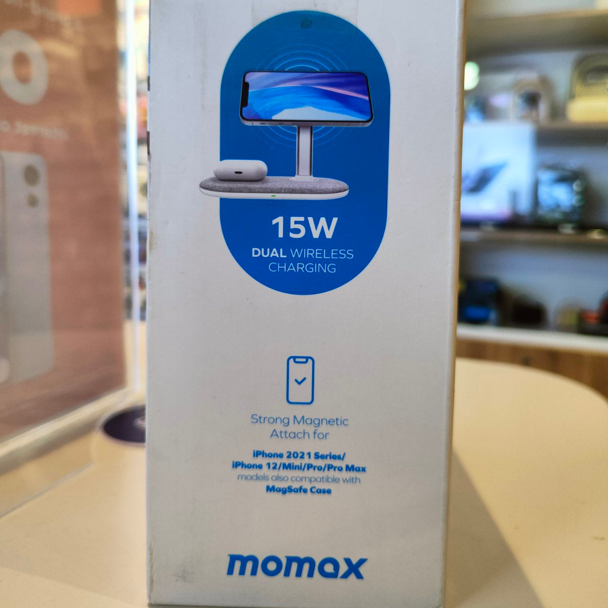 Momax Q.Mag Dual Magnetic Wireless Charging Stand (UD20)