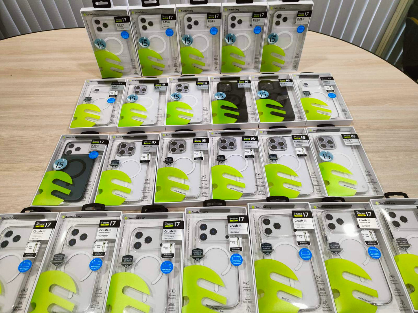 Switch Easy Crush M Case for iPhone 17 Series