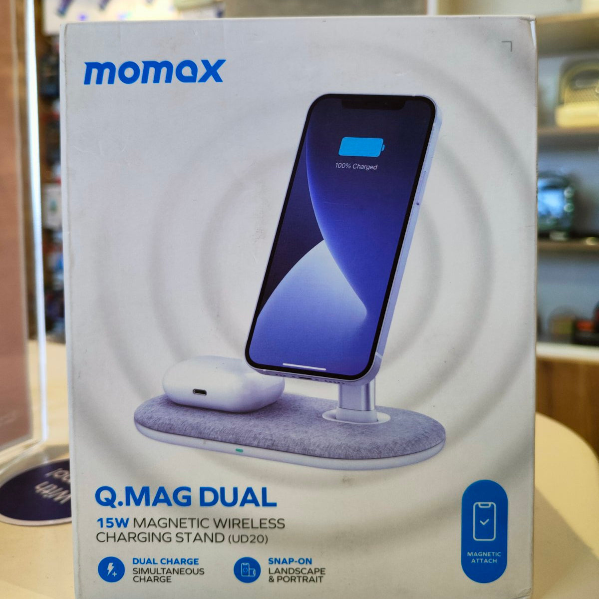 Momax Q.Mag Dual Magnetic Wireless Charging Stand (UD20)