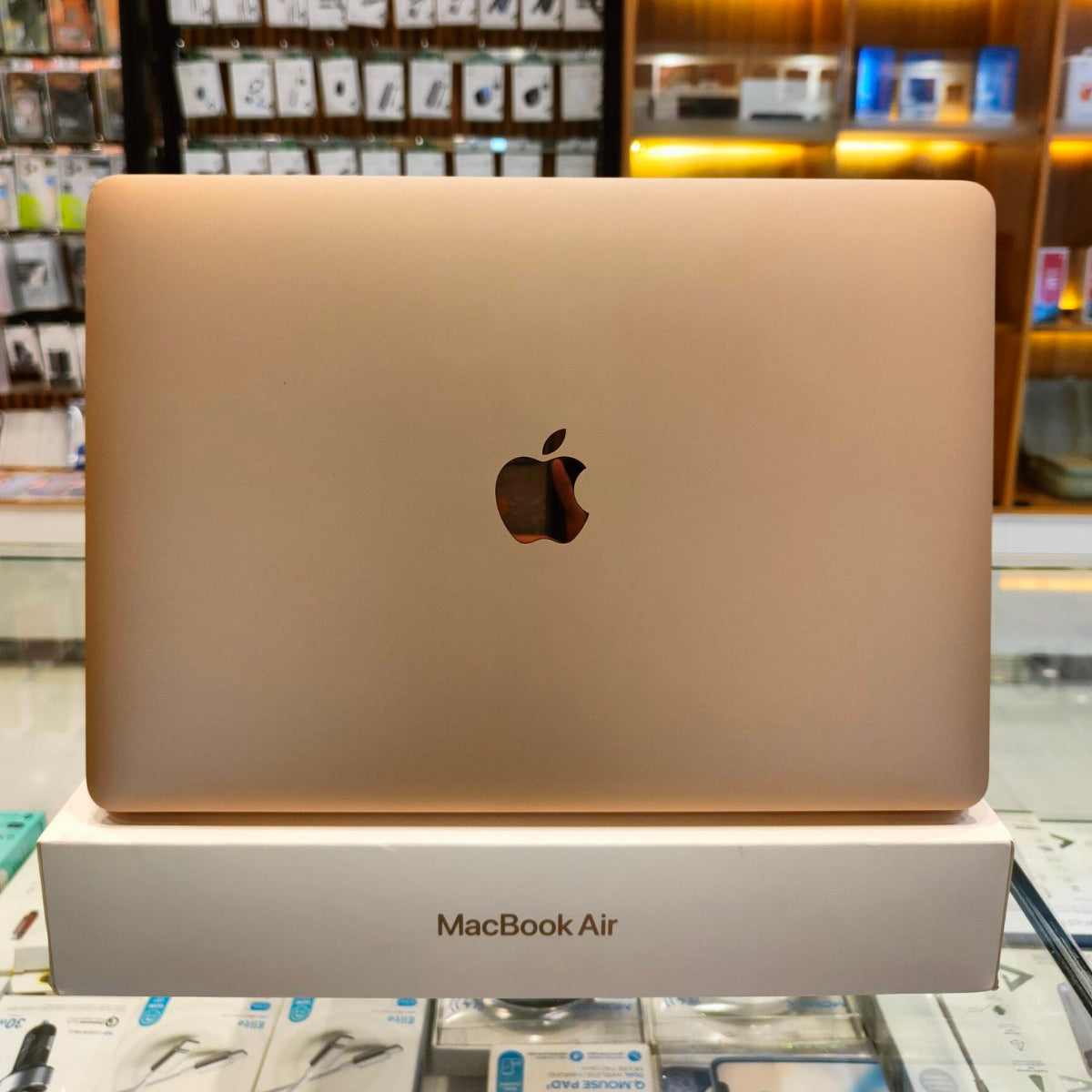 Macbook Air 13 inch M1 Chip Gold 256gb (Second Hand)